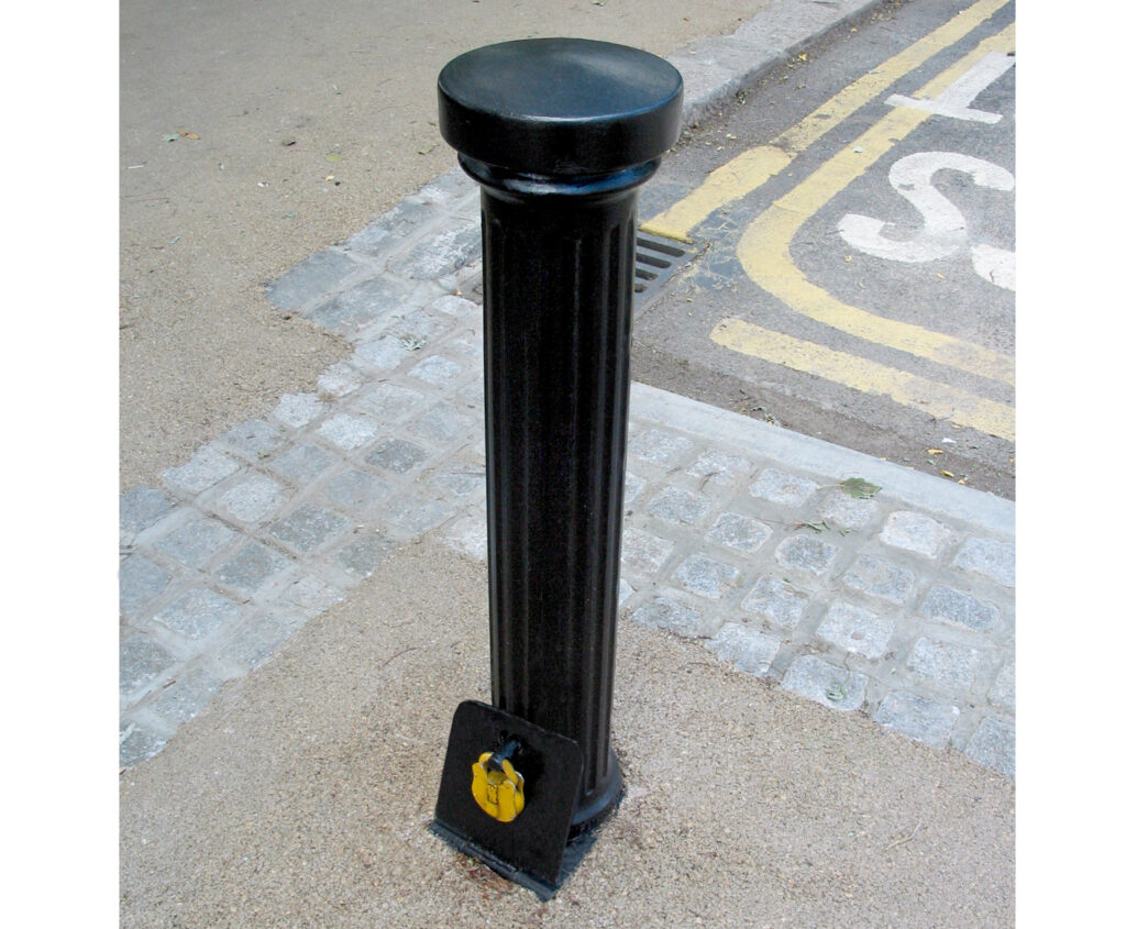 Doric removable bollard