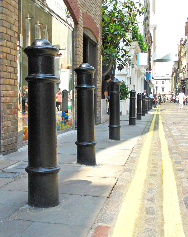 Cannon cast iron bollards