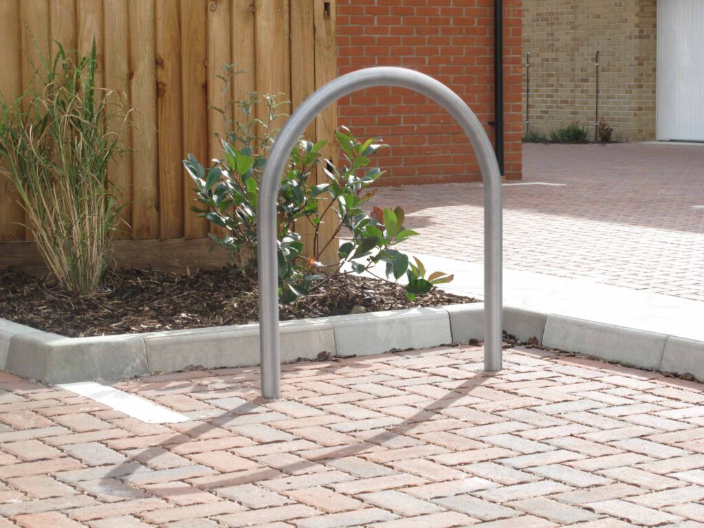 Hoop cycle stand